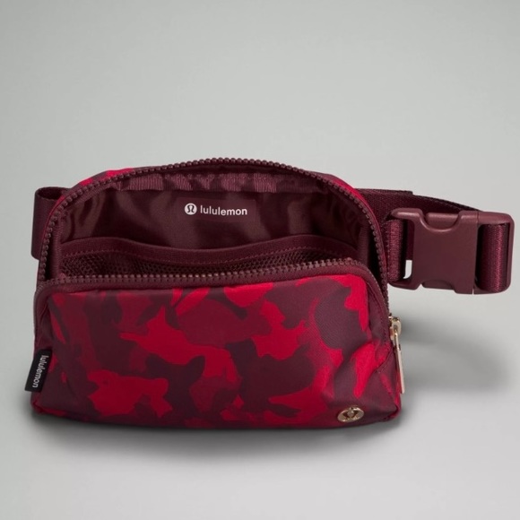Lululemon Everywhere Belt Bag Lunar Year Red Rabbits 1L - Picture 3 of 12